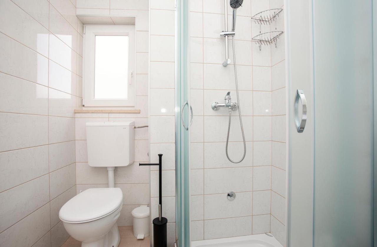 Studio Apartman Amalie Pazin Exterior foto